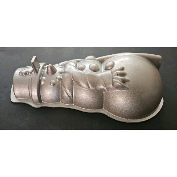 New Snowman Nordic Ware Cake Pan 5 Cups 1.5 Liter Aluminum 12 X 6 Made In USA - Picture 3 of 7